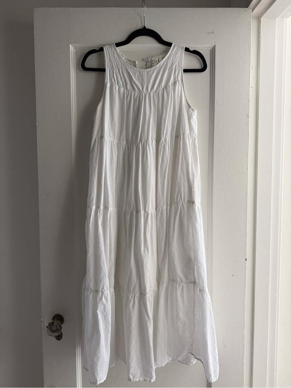 XiRENA White Tiered Sleeveless Maxi Dress